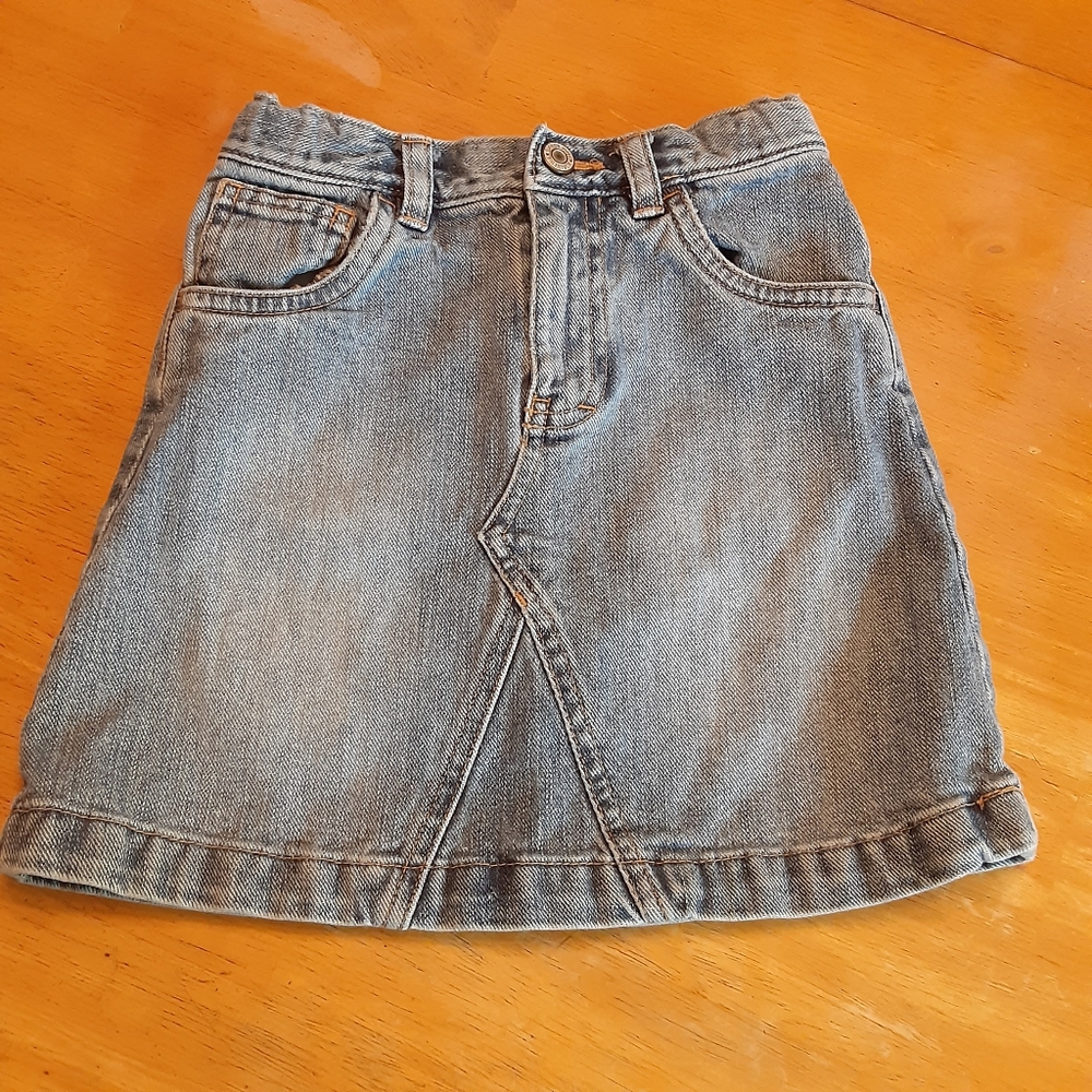 GAP DENIM SKIRT BUTTON ZIPPER FRONT LIGHT WASH ADJUSTABLE WAIST. GIRLS SIZE 4T